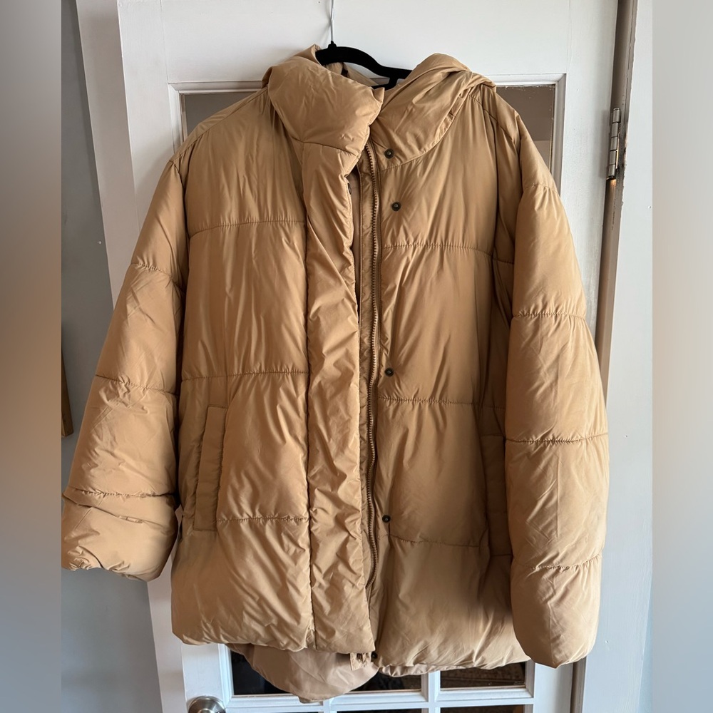 Old Navy Women's Beige Puffer Jacket